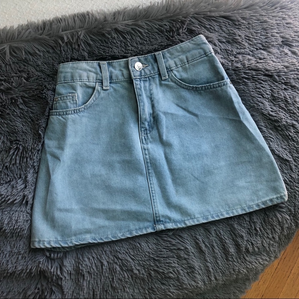 HM light wash high waisted denim skirt